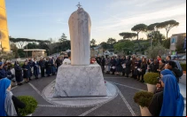 El Papa Francisco seguirá ingresado varios días más en el Hospital Policlínico Gemelli de Roma