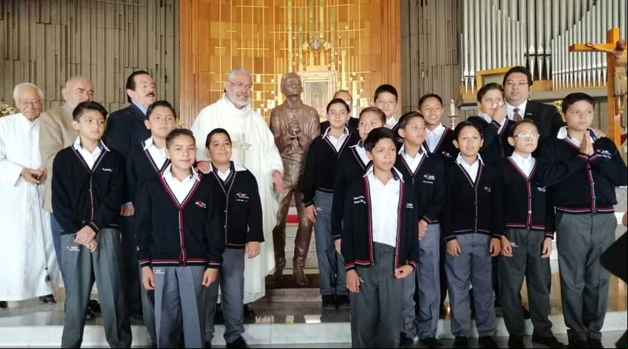 Imagen de San Josu00e9 Su00e1nchez del Ru00edo y estudiantes en la Basu00edlica de Guadalupe.?w=200&h=150