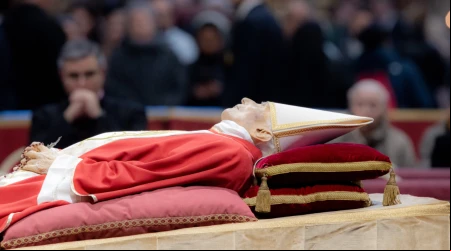 Benedicto XVI seru00e1 enterrado con casulla que usu00f3 en una Jornada Mundial de la Juventud