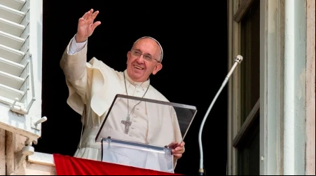 u00bfQuu00e9 ocurriru00eda si tratu00e1semos la Biblia como a nuestro celular?, pregunta el Papa 