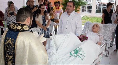 Matrimonio de joven con cu00e1ncer terminal en hospital conmueve las redes [FOTOS]