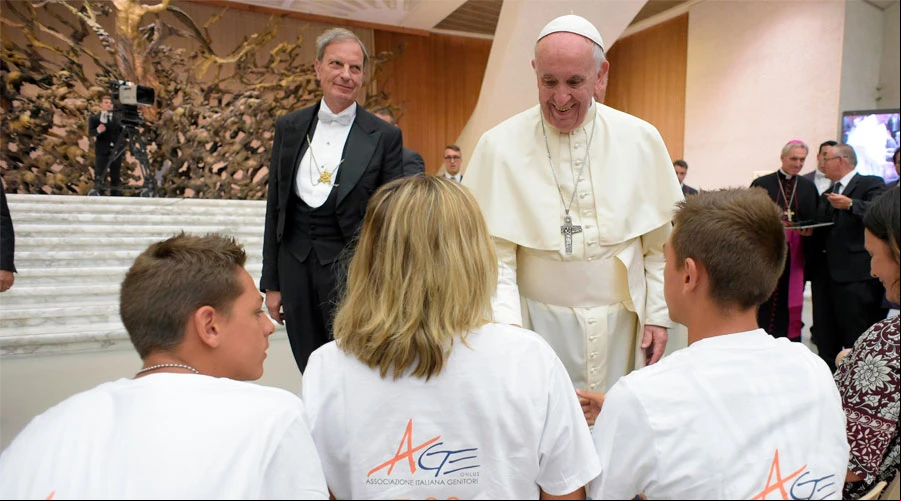 El Papa Francisco recibe a los  de la asociaciu00f3n de padres. Foto: Vatican Media?w=200&h=150