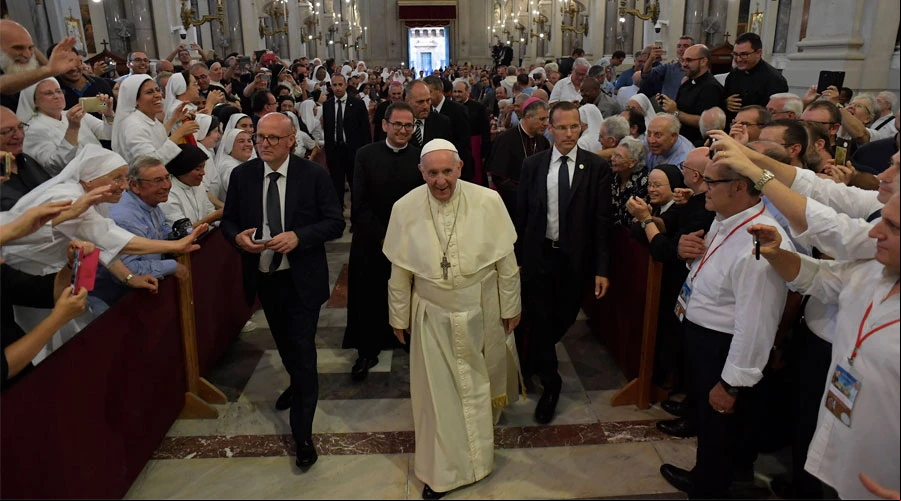 El Papa Francisco accede a la Catedral de Palermo. Foto: Vatican Media?w=200&h=150