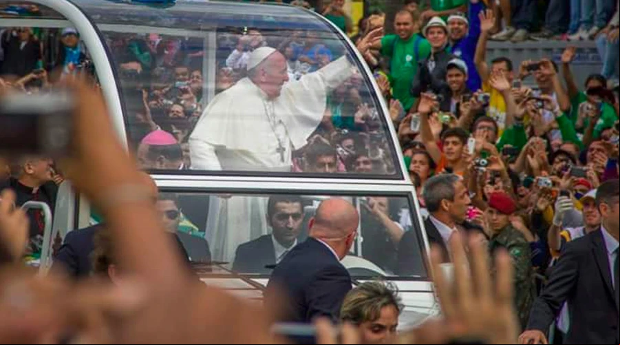 Foto : Papa Francisco saluda a peregrinos JMJ Rio 2013 / Cru00e9dito : Tumblr ACI Prensa?w=200&h=150
