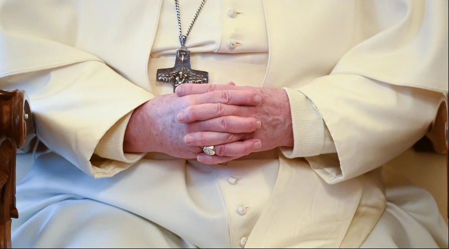 El Papa rezando/Imagen referencial. Crédito: Daniel Ibáñez/ACI Prensa?w=200&h=150