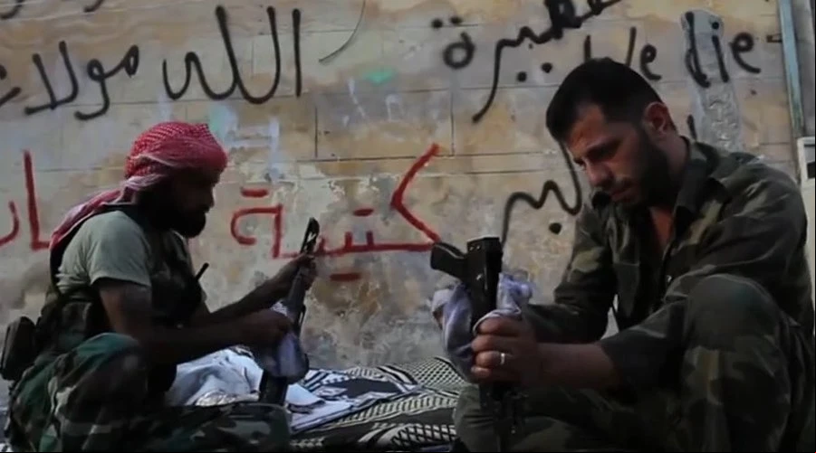Rebeldes sirios limpian sus armas. Foto: VOA / Wikipedia / Dominio Pu00fablico.?w=200&h=150