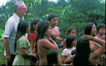Mons. Alejandro Labaca en la amazonía ecuatoriana.