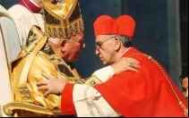 San Juan Pablo II y el Cardenal Jorge Mario Bergoglio.