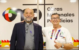 El P. José María Calderón presentó la Memoria de OMP España 2024 junto al misionero P. Heliodoro Picazo. Crédito: OMP España.