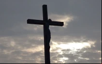 Un sacerdote asegura que la teología de la liberación es “cómplice de las barbaridades del comunismo”.
