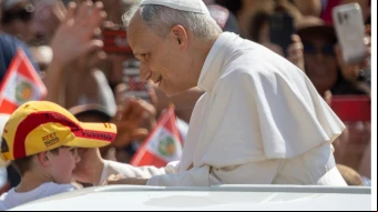 Antes de comenzar la catequesis, el Papa recorrió en papamóvil la plaza de San Pedro.