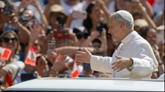 El Papa León XIV saluda a la multitud en la Audiencia General de este miércoles