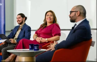 Lia García, directora del Ministerio Hispano de la Arquidiócesis de Baltimore, habla en un  de discusión que explora el impacto de los latinos en Estados Unidos en las elecciones de 2024, organizado por la  Initiative on Catholic Social Thought and Public Life de la Universidad de Georgetown, el lunes 7 de octubre de 2024. Crédito: Universidad de Georgetown / Art Pittman.