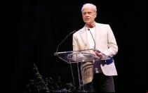 El actor Kelsey Grammer habla durante un homenaje al actor James Earl Jones en el Teatro James Earl Jones, el 7 de abril de 2025 en la ciudad de Nueva York (Estados Unidos).