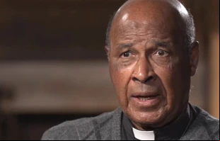 Cardenal Wilfrid Napier habla con EWTN News en Roma el lunes 26 de mayo de 2025. Crédito: EWTN News.