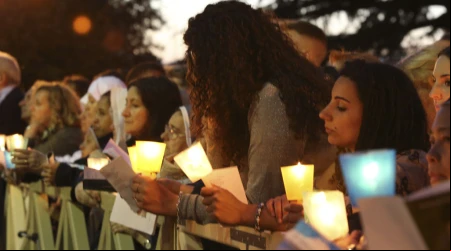 Foto referencial de oración ante la iglesia Inmaculada Concepción en Francia 04092024