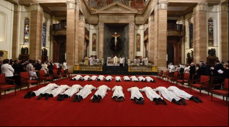 Ordenación sacerdotal de 20  del Opus Dei