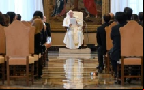 El Papa Francisco en la audiencia de hoy con la delegación del Departamento de Odontología de la Universidad de Nápoles Federico II.