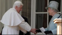 El Papa Benedicto XVI y la Reina Isabel II. Cru00e9dito: Vatican Media