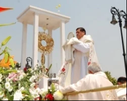 Cardenal Rivera en la fiesta de Corpus Christi en Mu00e9xico D.F. (foto siame.org)?w=200&h=150