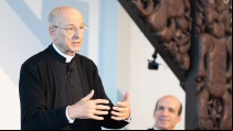 El Prelado del Opus Dei, P. Fernando Ocáriz, durante una conferencia en Nueva Zelanda en 2023.