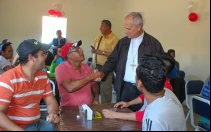 Mons. Robert Prevost (hoy León XIV) en la inauguración del comedor Nuestra Señora de Chota de la parroquia Señor de los Milagros, en Campodónico, Chiclayo, 2019.