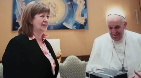 Susana Fradejas con el Papa Francisco 1