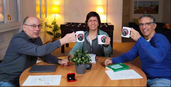 Mariano, Mónica y Álex, del podcast “Dale a tu cuerpo Teología Macarena”. Crédito: Cortesía