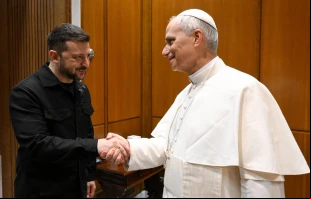 Encuentro del Papa León XIV con el presidente de Ucrania, Volodímir Zelenski, este 18 de mayo. Crédito: Vatican Media.